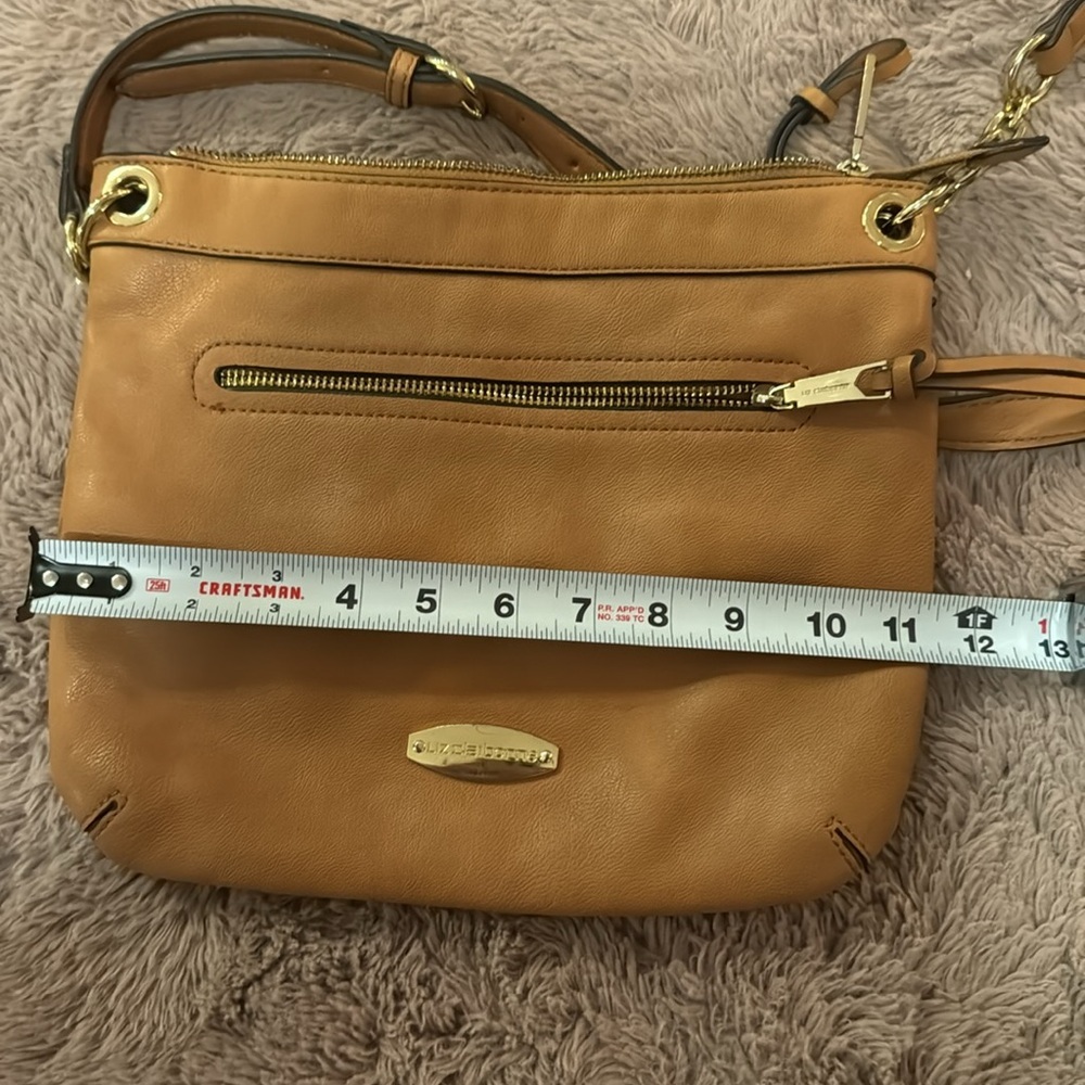 Liz Claiborne camel tan purse gold metal shoulder strap adjustable side pockets - Picture 12 of 12